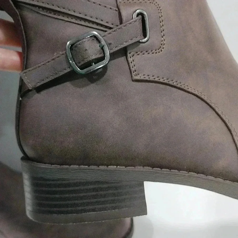 Journee Women's Boots Size 7.5 Brown